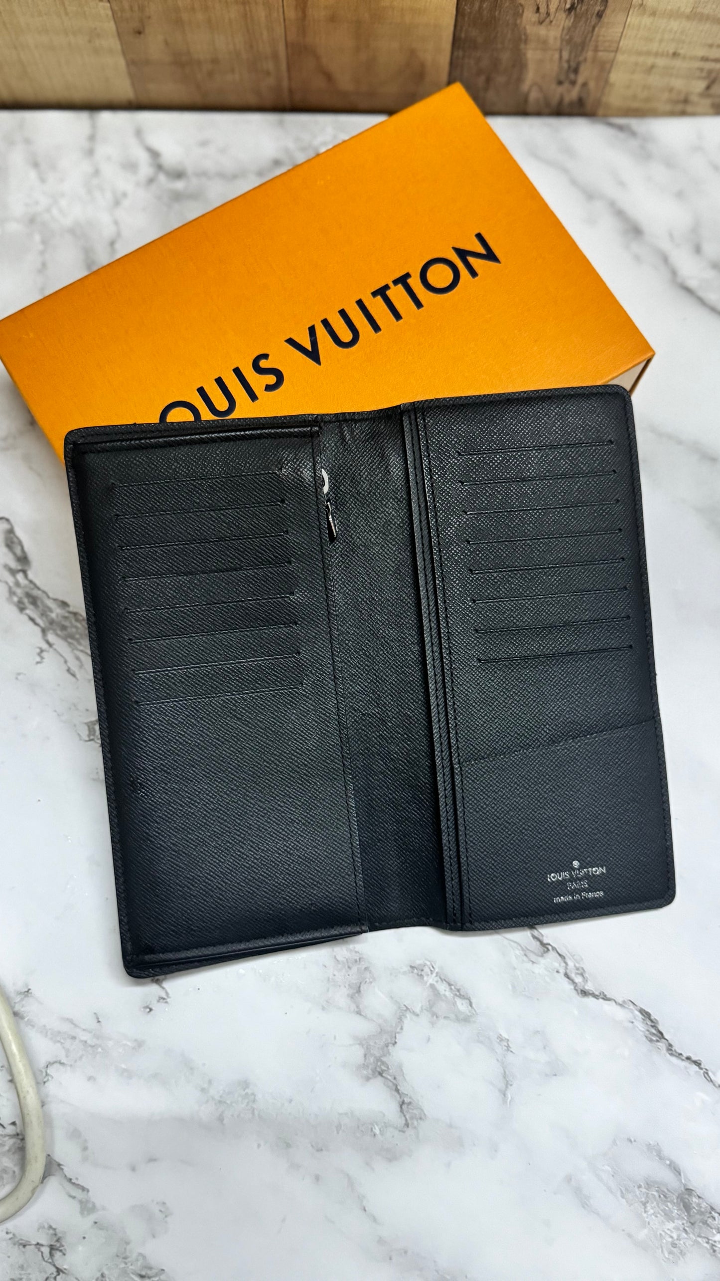 Louis Vuitton Monogram Wallet (Unisex)