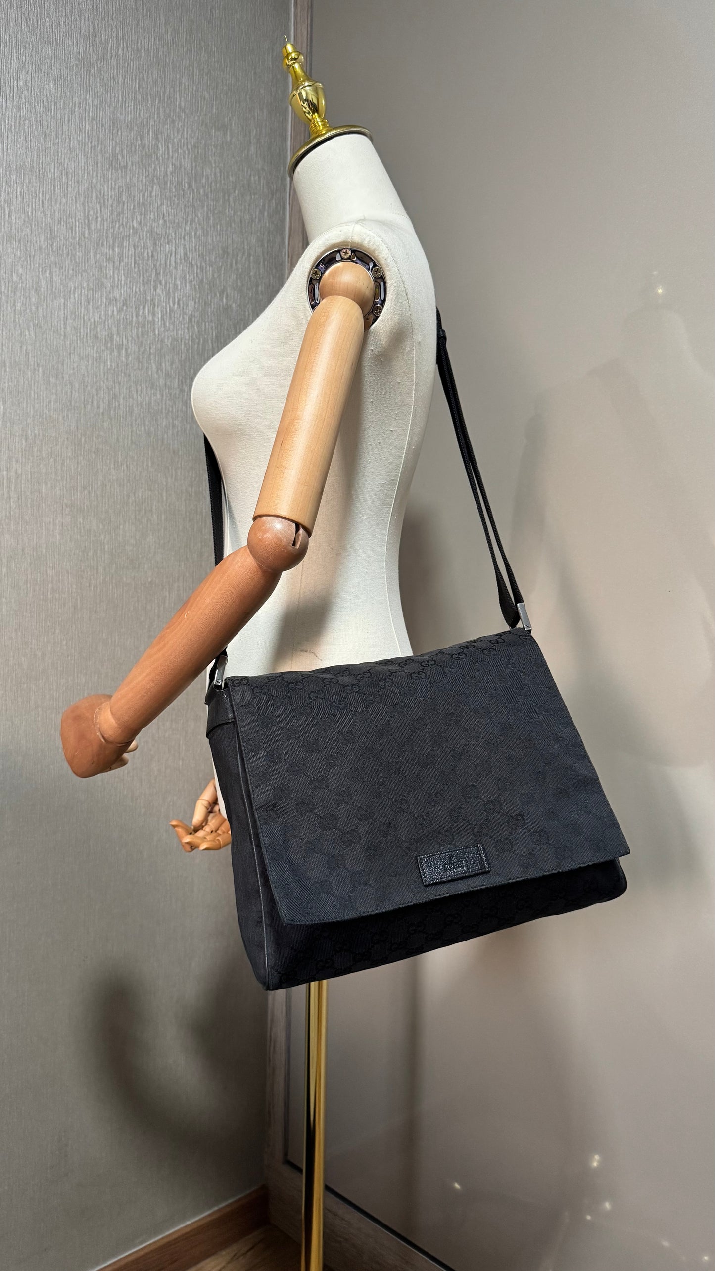 Gucci GG Monogram Canvas (Unisex)