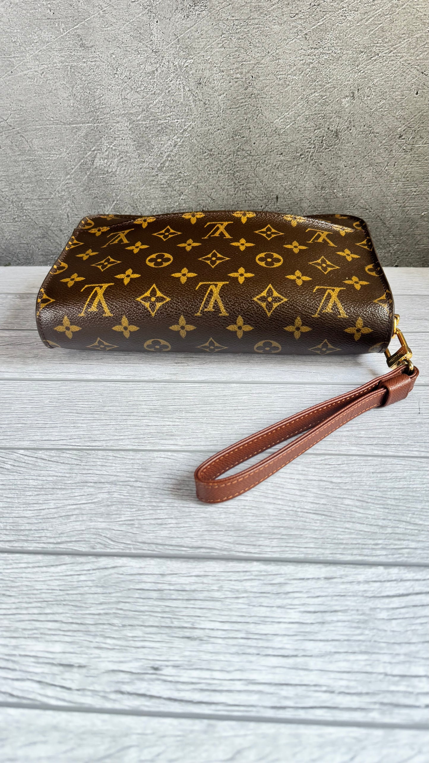 Louis Vuitton Porchette Orsay