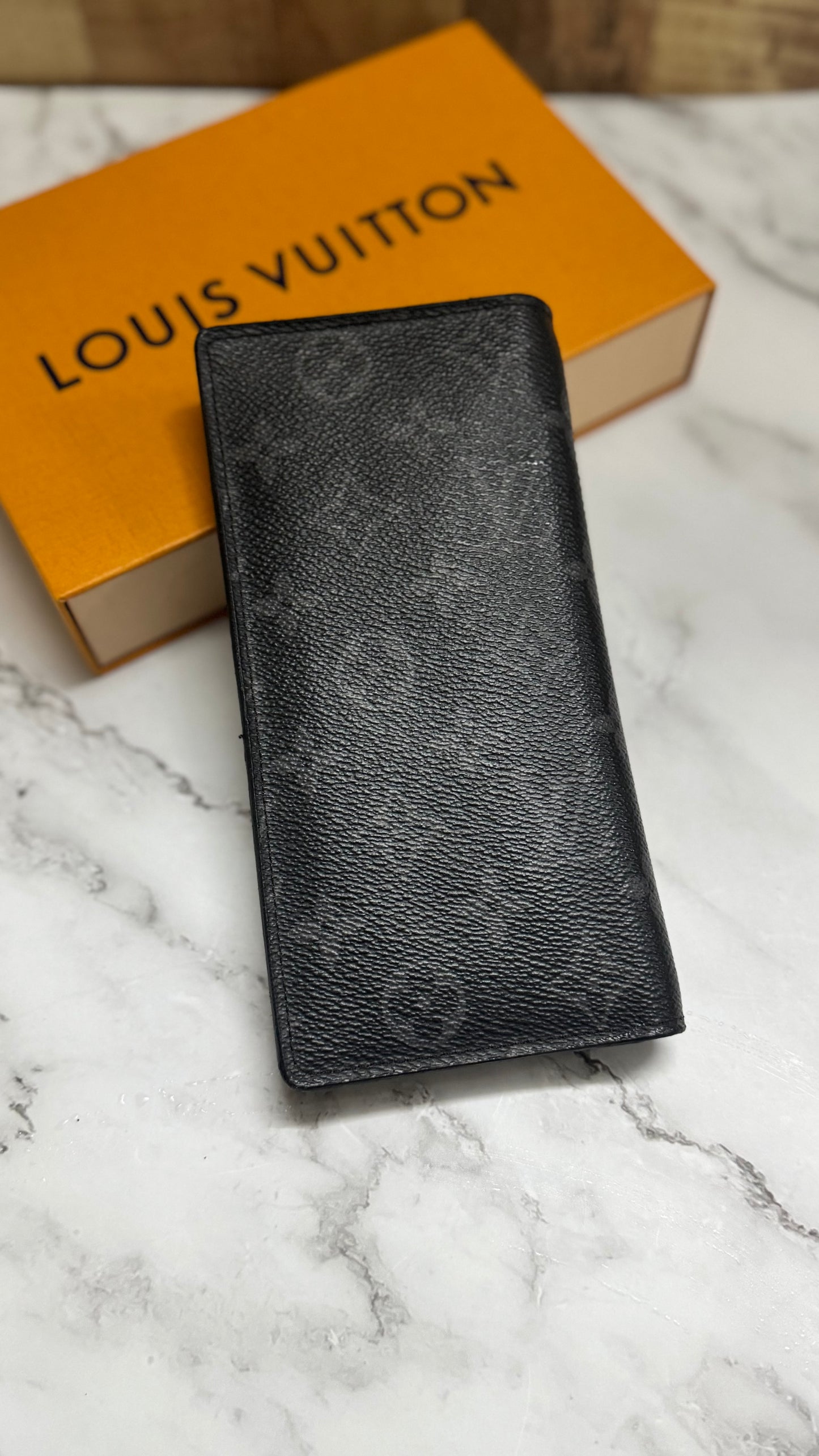 Louis Vuitton Monogram Wallet (Unisex)