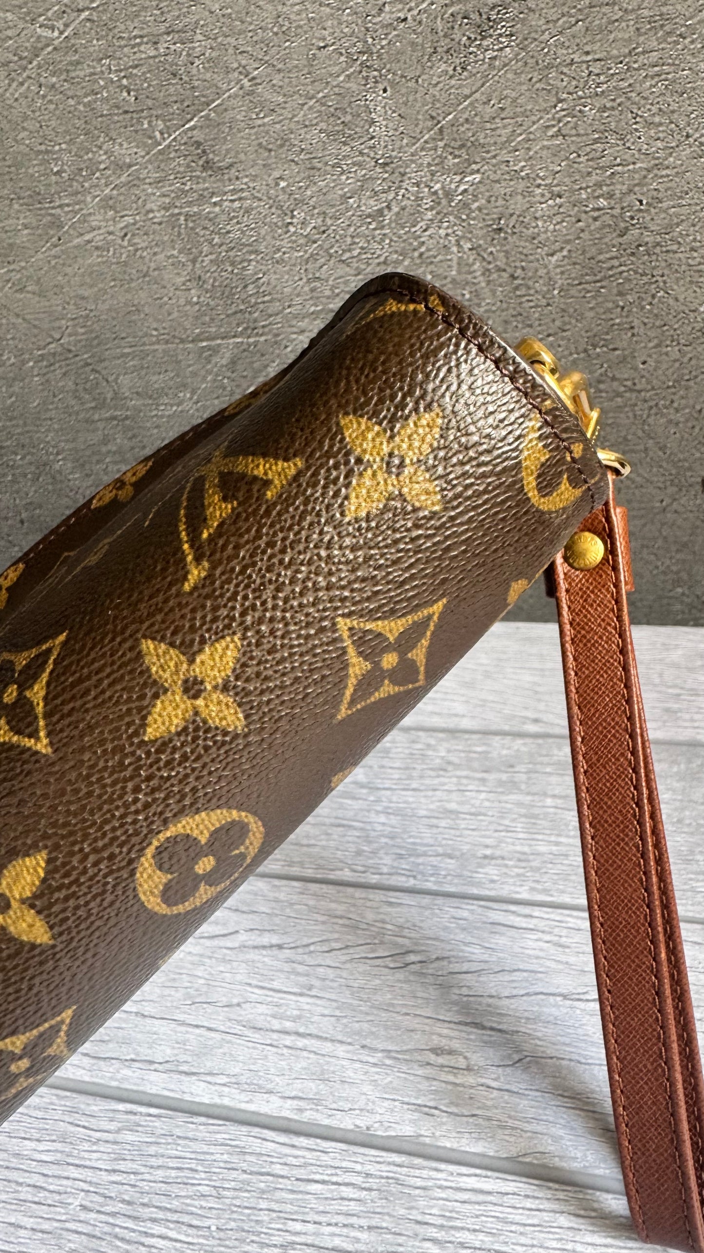 Louis Vuitton Porchette Orsay