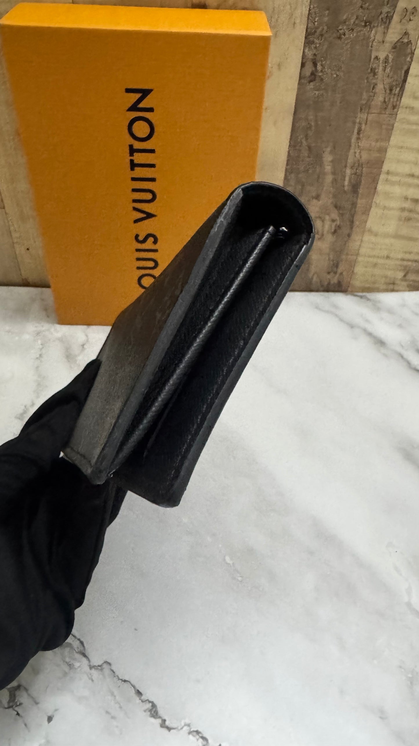 Louis Vuitton Monogram Wallet (Unisex)
