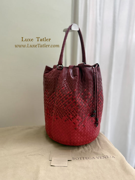 Bottega Veneta Intrecciato Drawstring Bucket Bag (Red Ombré)