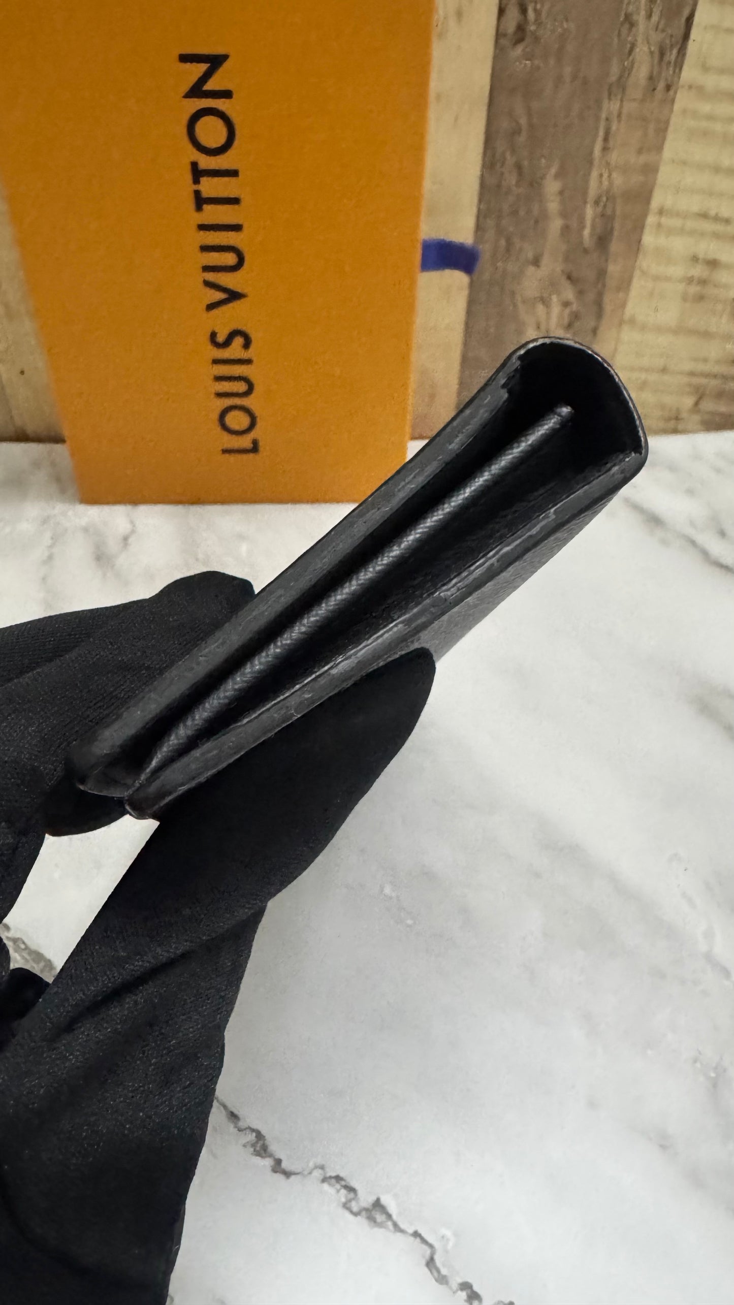 Louis Vuitton Monogram Wallet (Unisex)