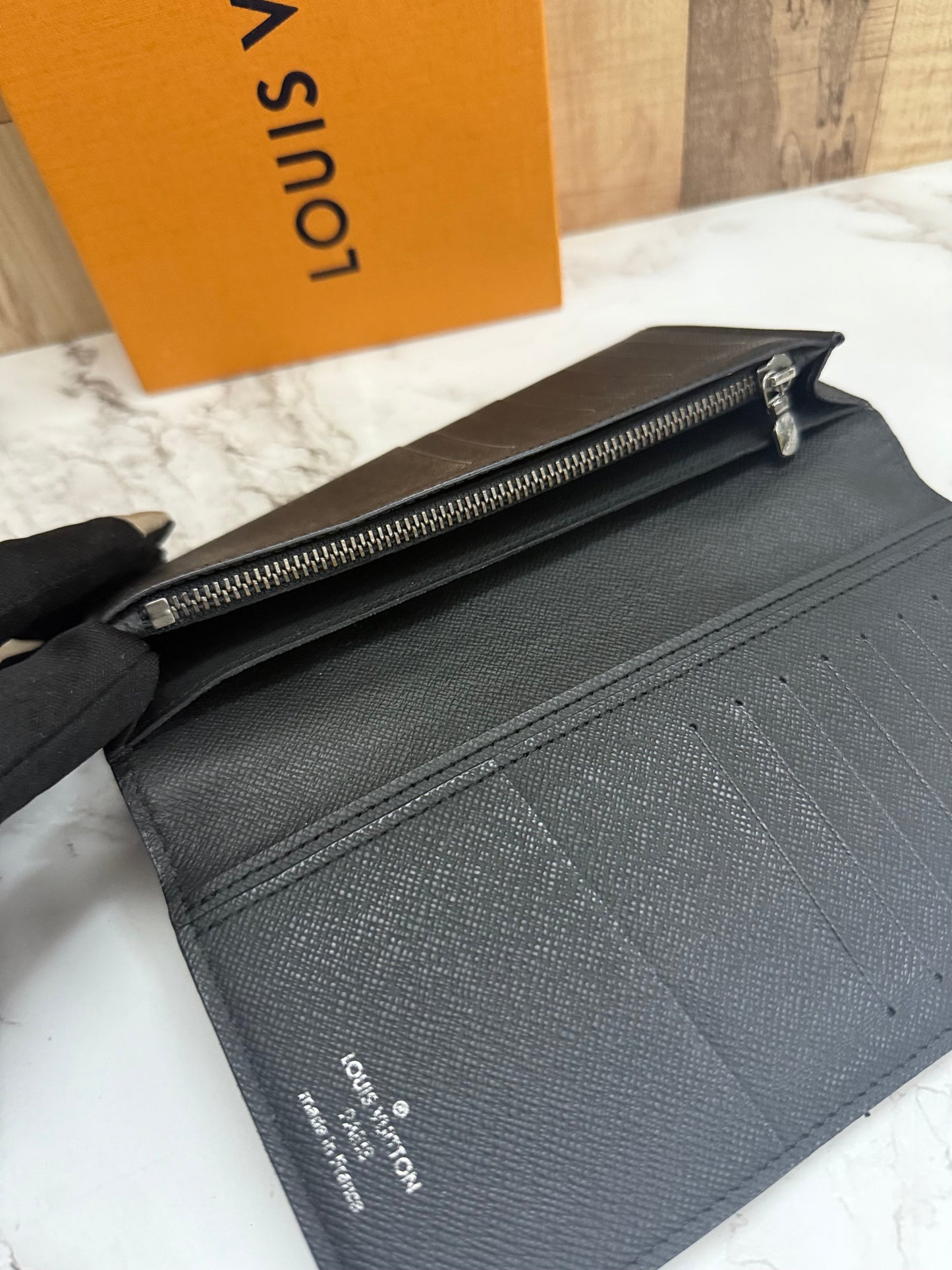 Louis Vuitton Monogram Wallet (Unisex)