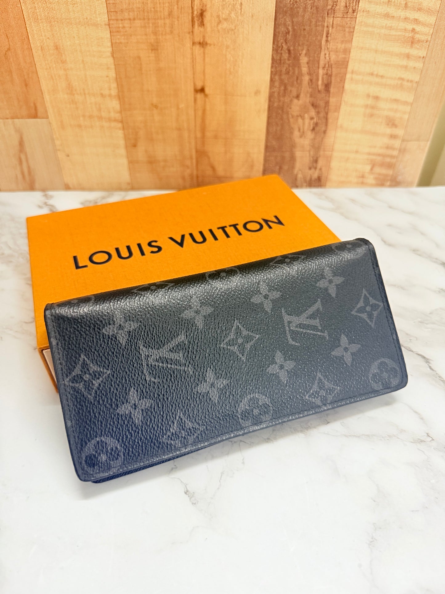 Louis Vuitton Monogram Wallet (Unisex)