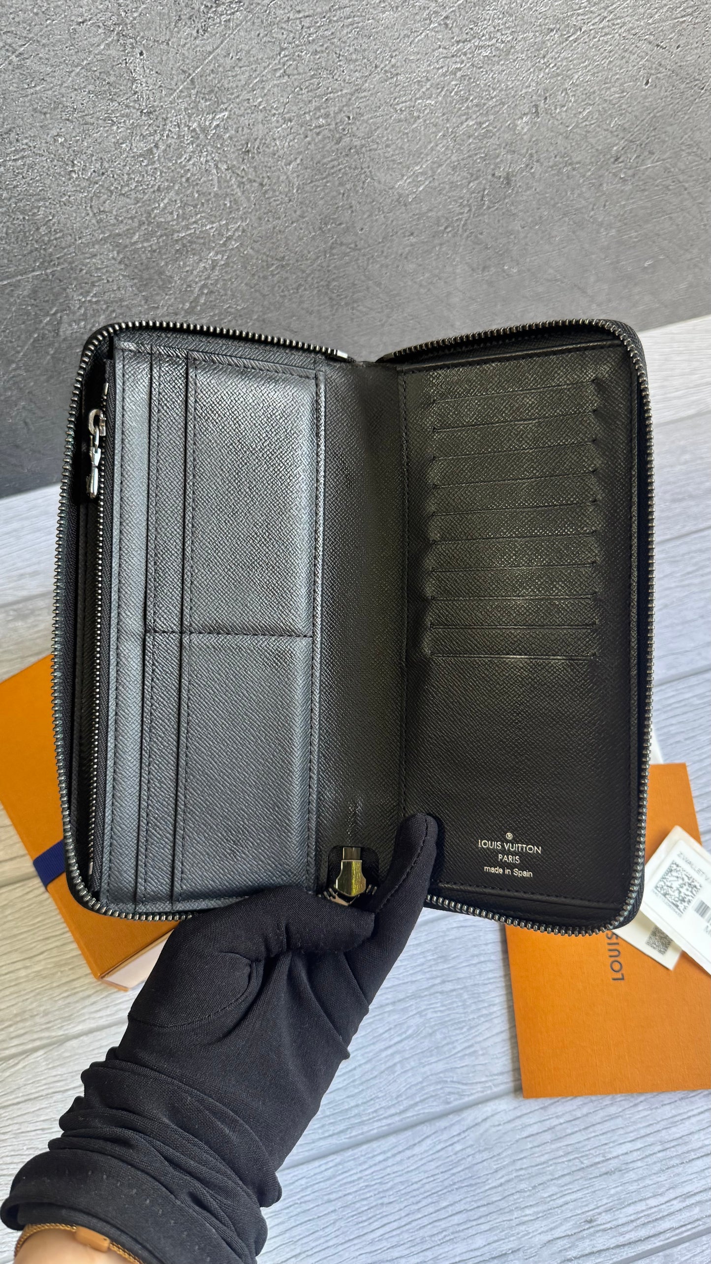 Louis Vuitton Graphite Zippy Wallet