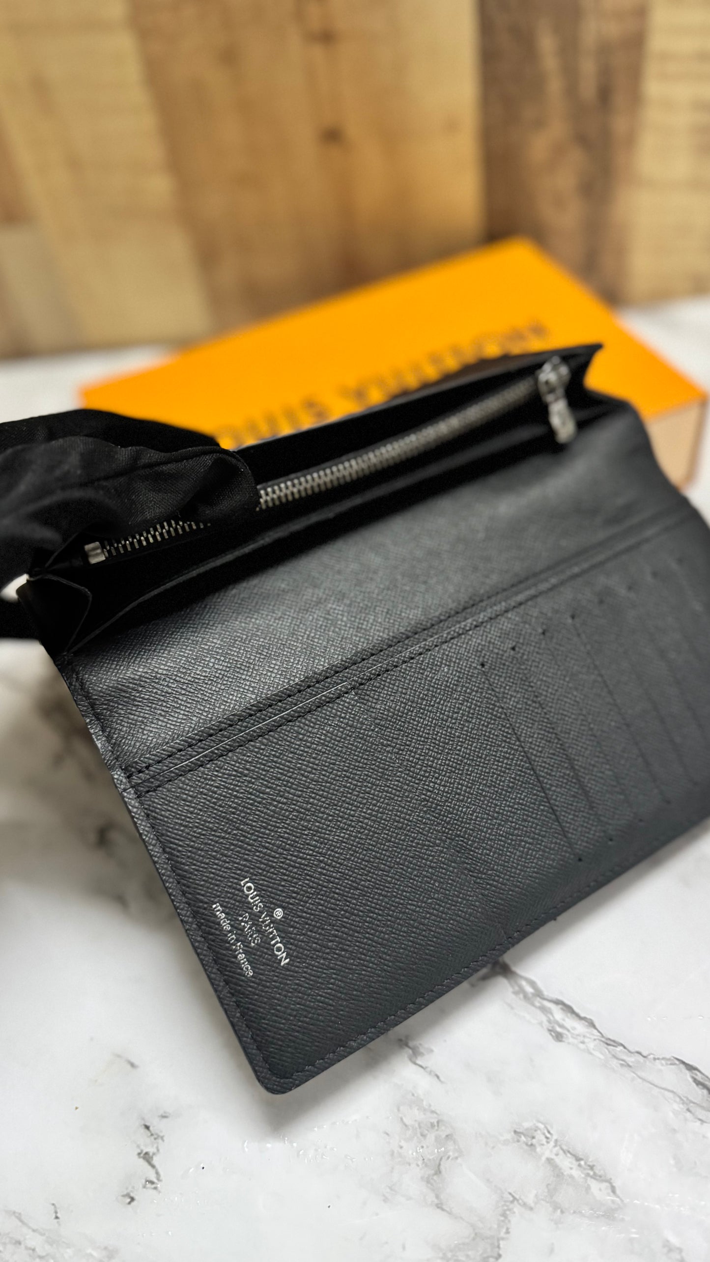 Louis Vuitton Monogram Wallet (Unisex)