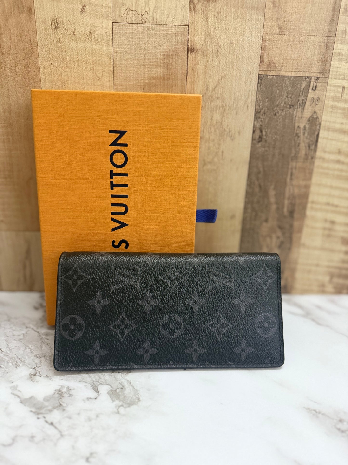 Louis Vuitton Monogram Wallet (Unisex)