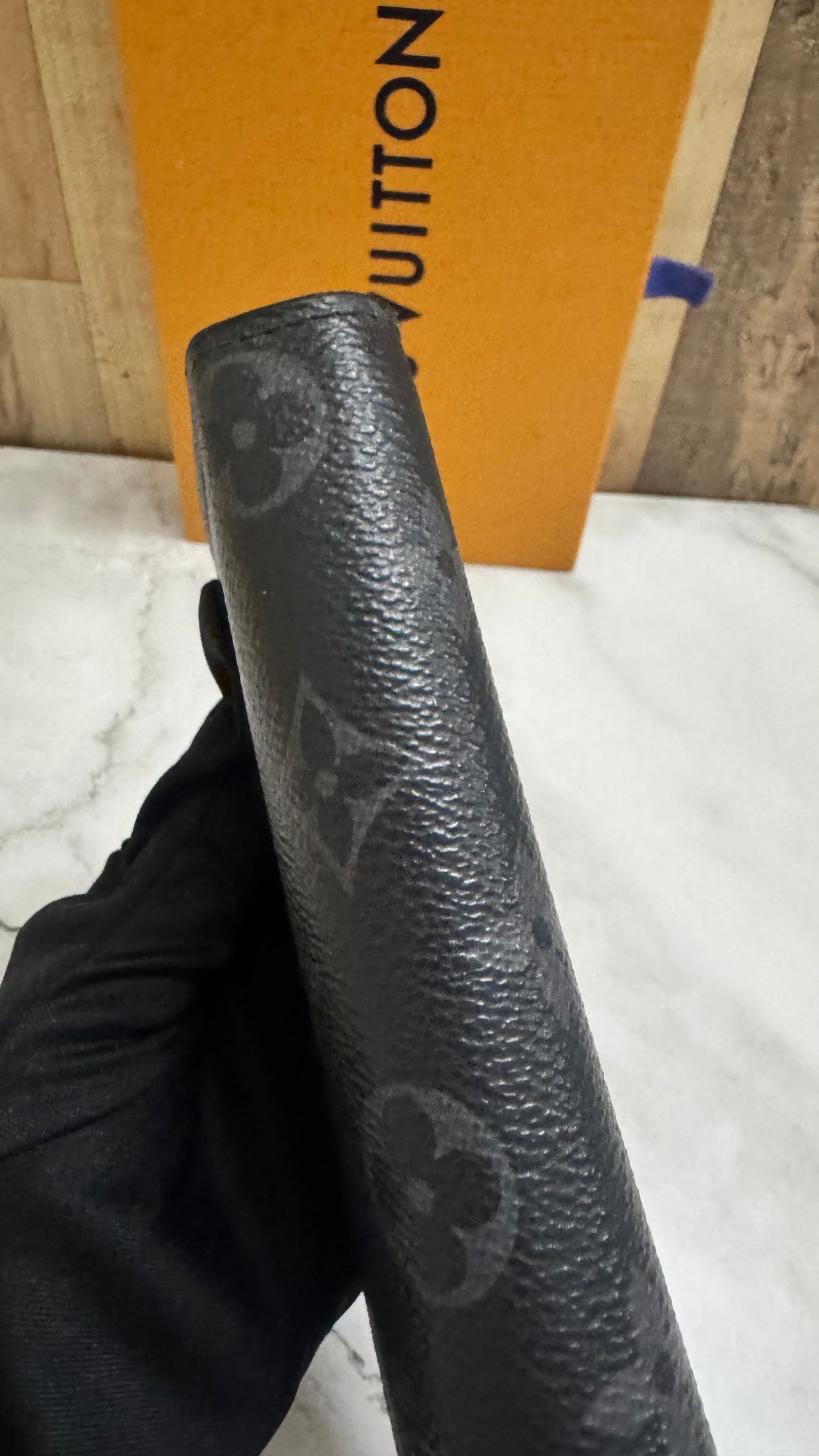 Louis Vuitton Monogram Wallet (Unisex)