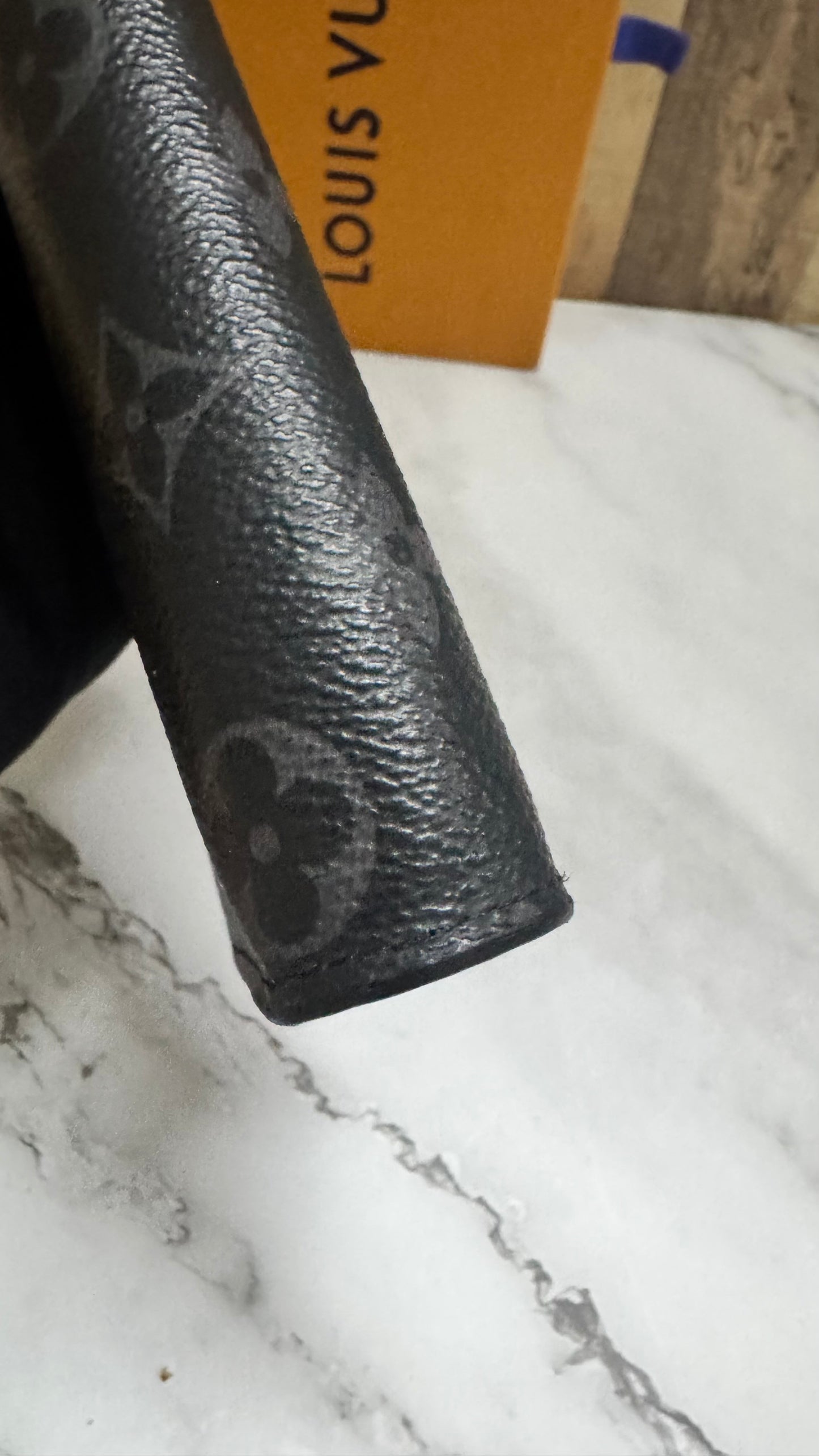 Louis Vuitton Monogram Wallet (Unisex)