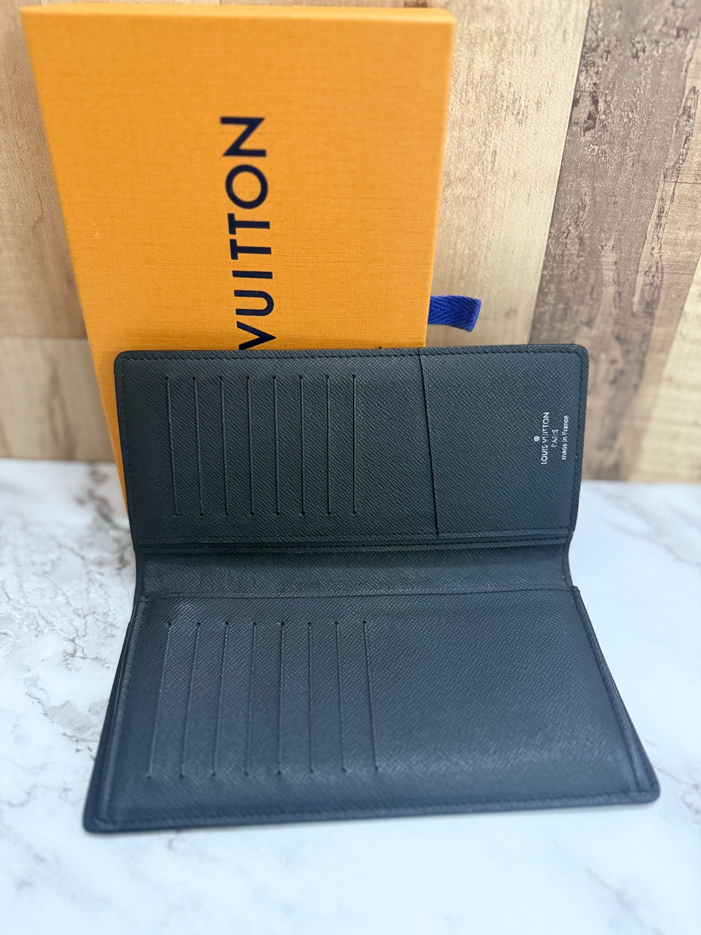 Louis Vuitton Monogram Wallet (Unisex)