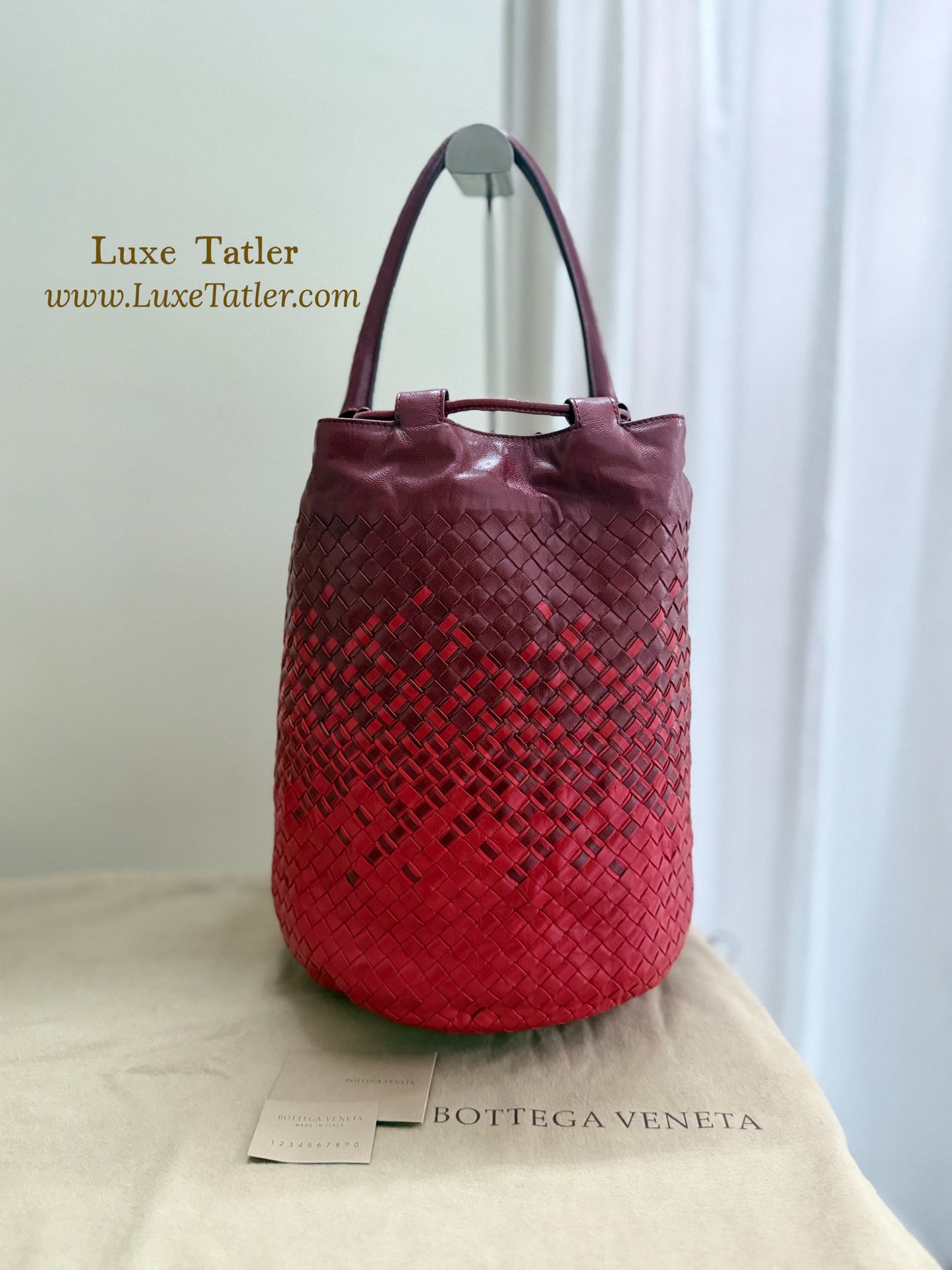 Bottega Veneta Intrecciato Drawstring Bucket Bag (Red Ombré)