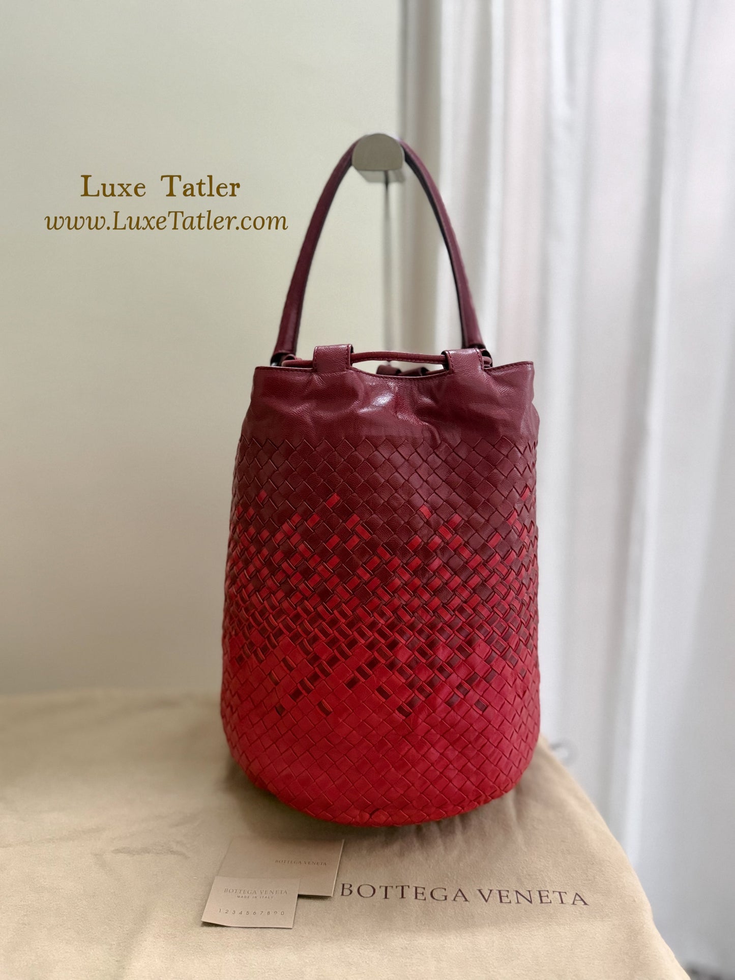 Bottega Veneta Intrecciato Drawstring Bucket Bag (Red Ombré)