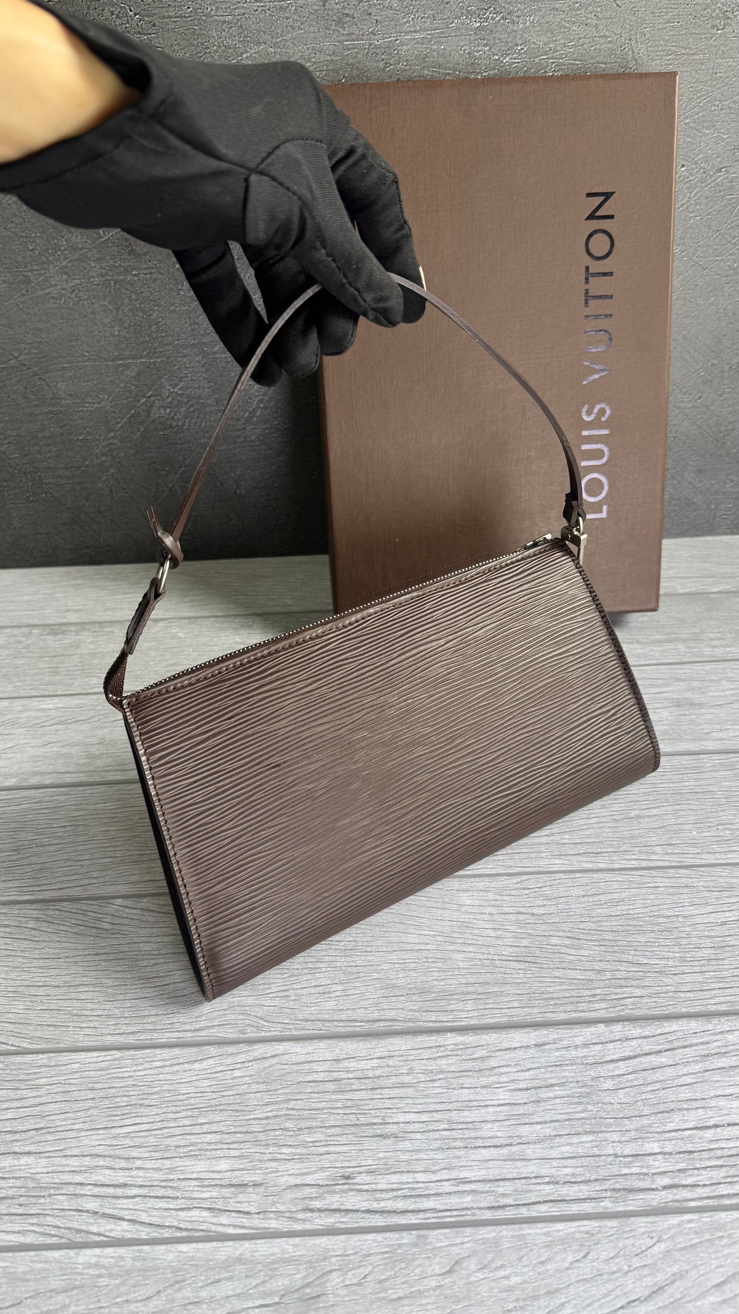 Louis Vuitton Pouchette