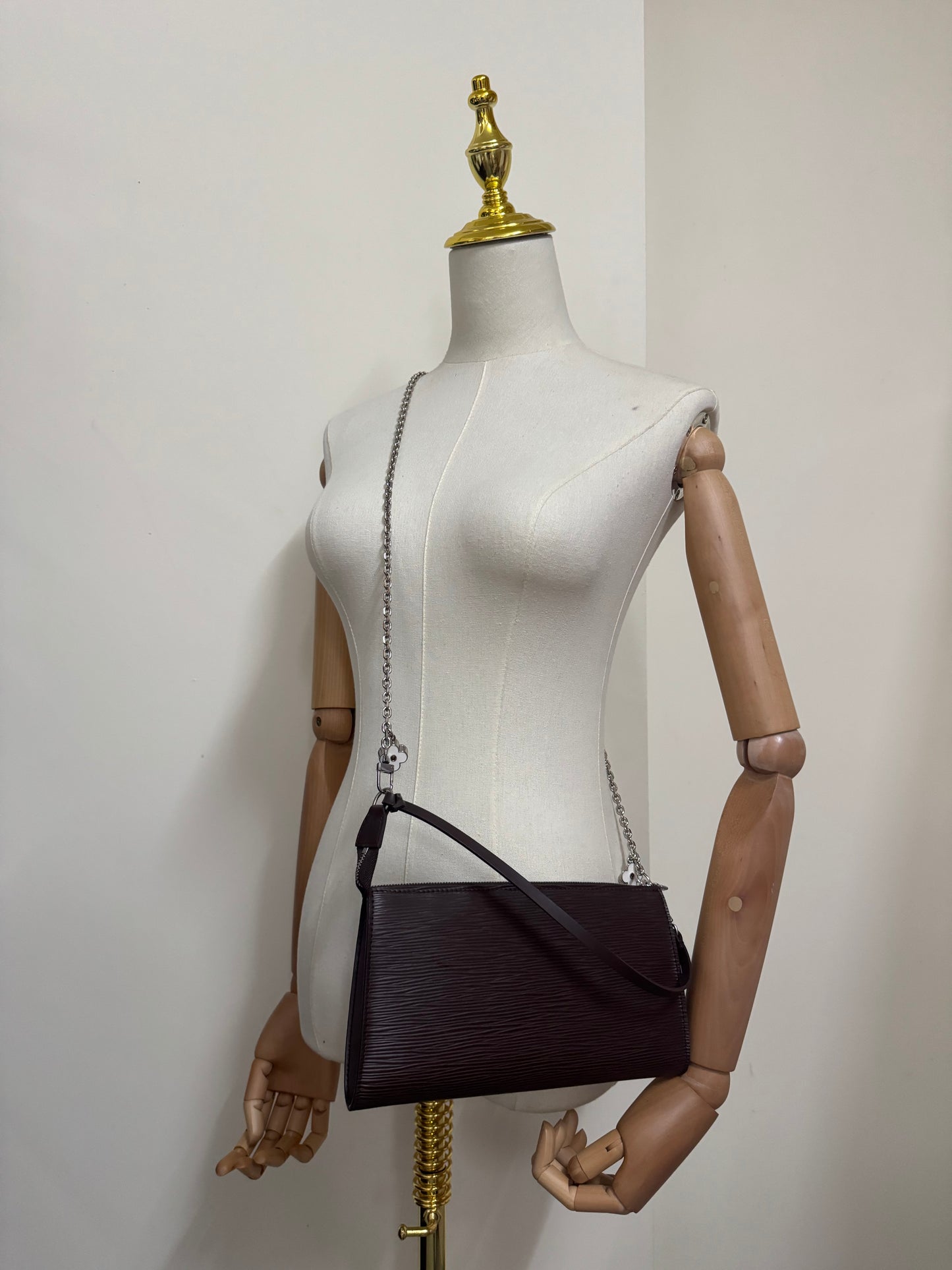 Louis Vuitton Pouchette