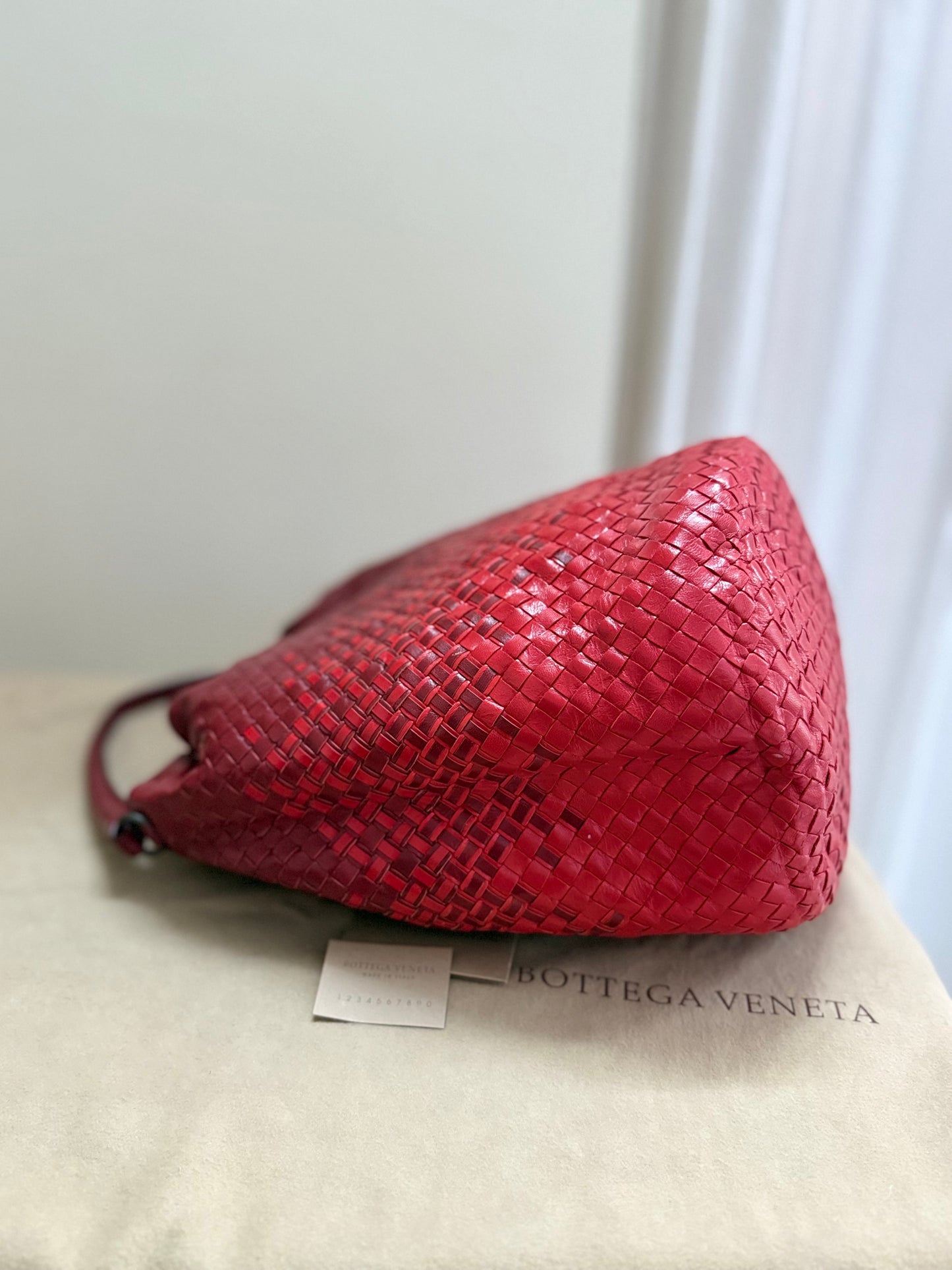 Bottega Veneta Intrecciato Drawstring Bucket Bag (Red Ombré)