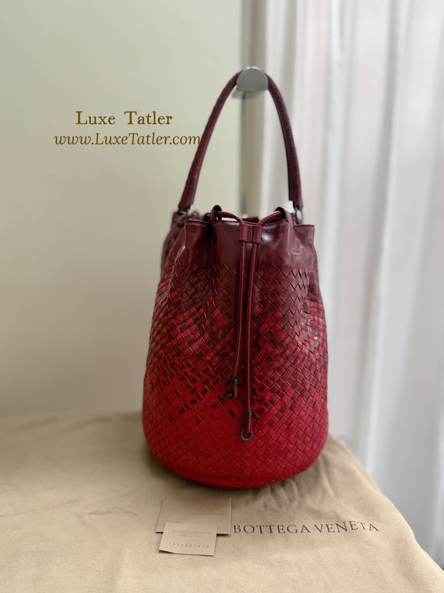 Bottega Veneta Intrecciato Drawstring Bucket Bag (Red Ombré)