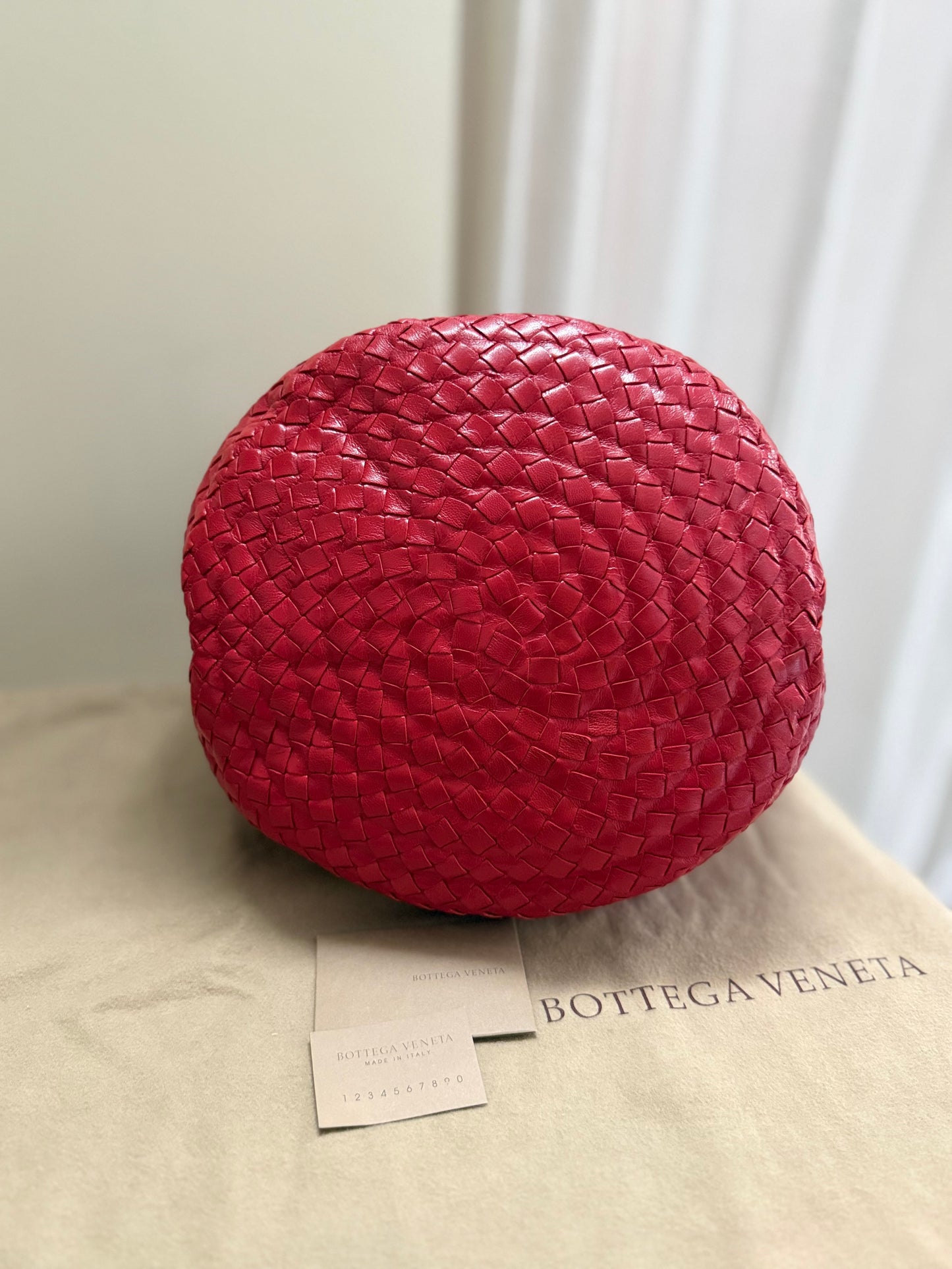 Bottega Veneta Intrecciato Drawstring Bucket Bag (Red Ombré)